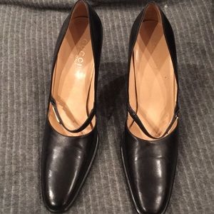 Gucci black pumps with single strap